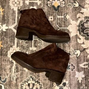 VTG chocolate Brown Suede Ankle Boots